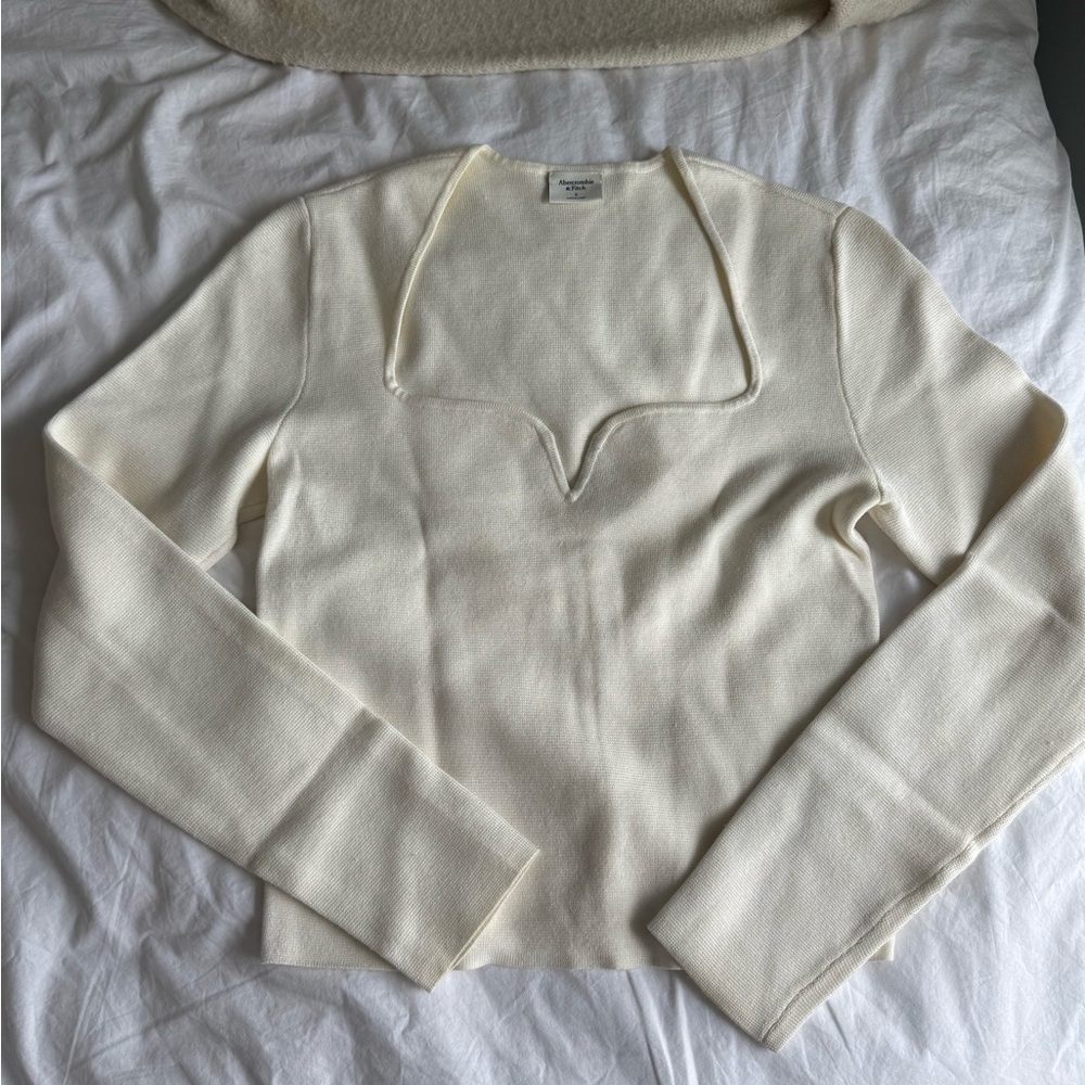 Abercrombie & Fitch Cream V-Neck Sweater